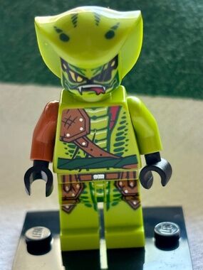 LEGO NINJAGO Rebooted "Lasha" njo0206 with stand.